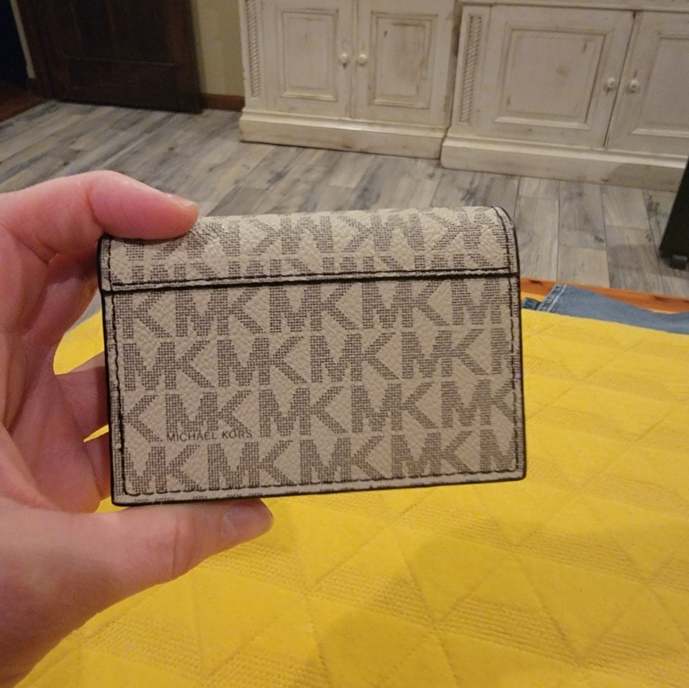 Michael Kors mens Wallet. Accordion card case. - Picture 4 of 15